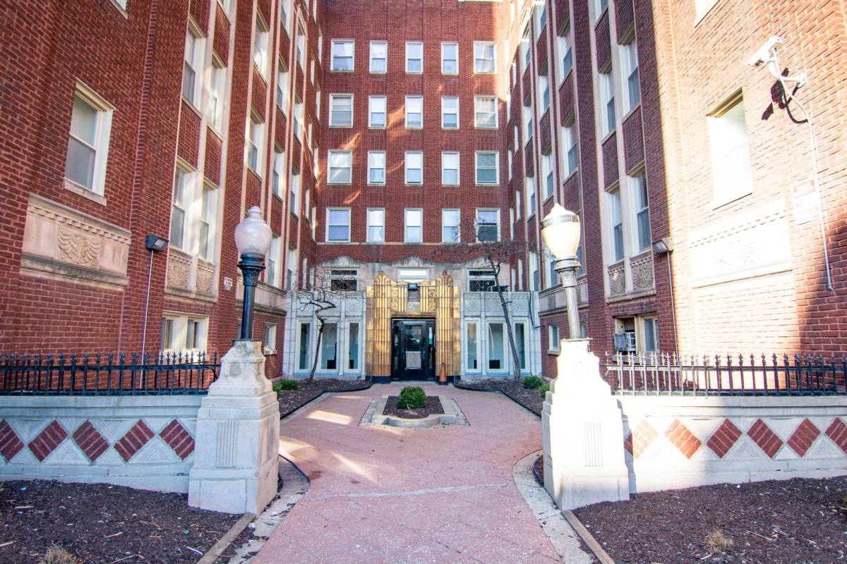 Apartment for rent at 7130 S Jeffery Blvd, Chicago, IL 60649