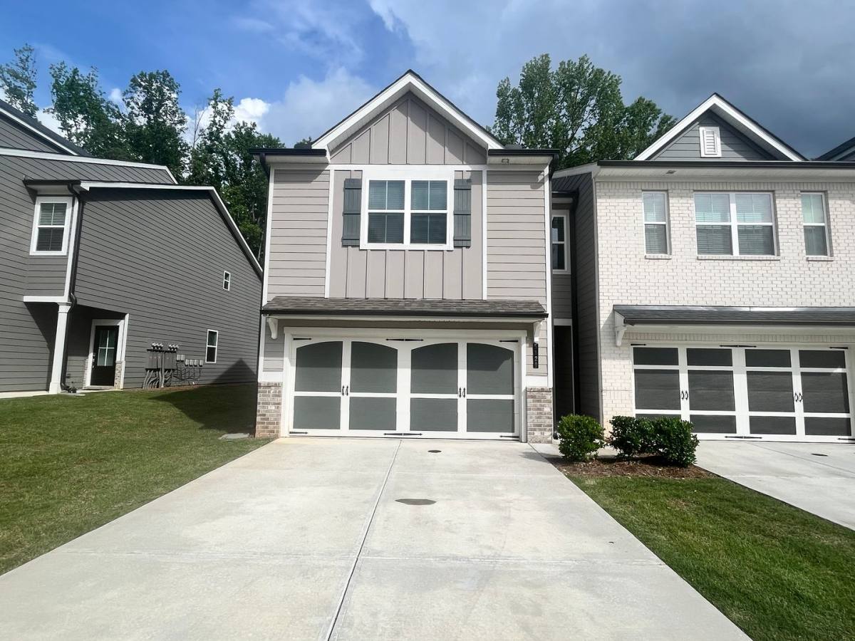 Townhouse for rent at 5129 Sidney Square Dr, Flowery Branch, GA 30542