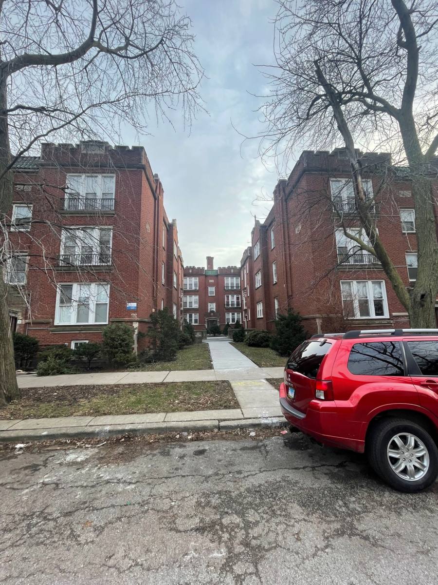 Apartment for rent at 4015 - 4023 W School St, Chicago, IL 60641