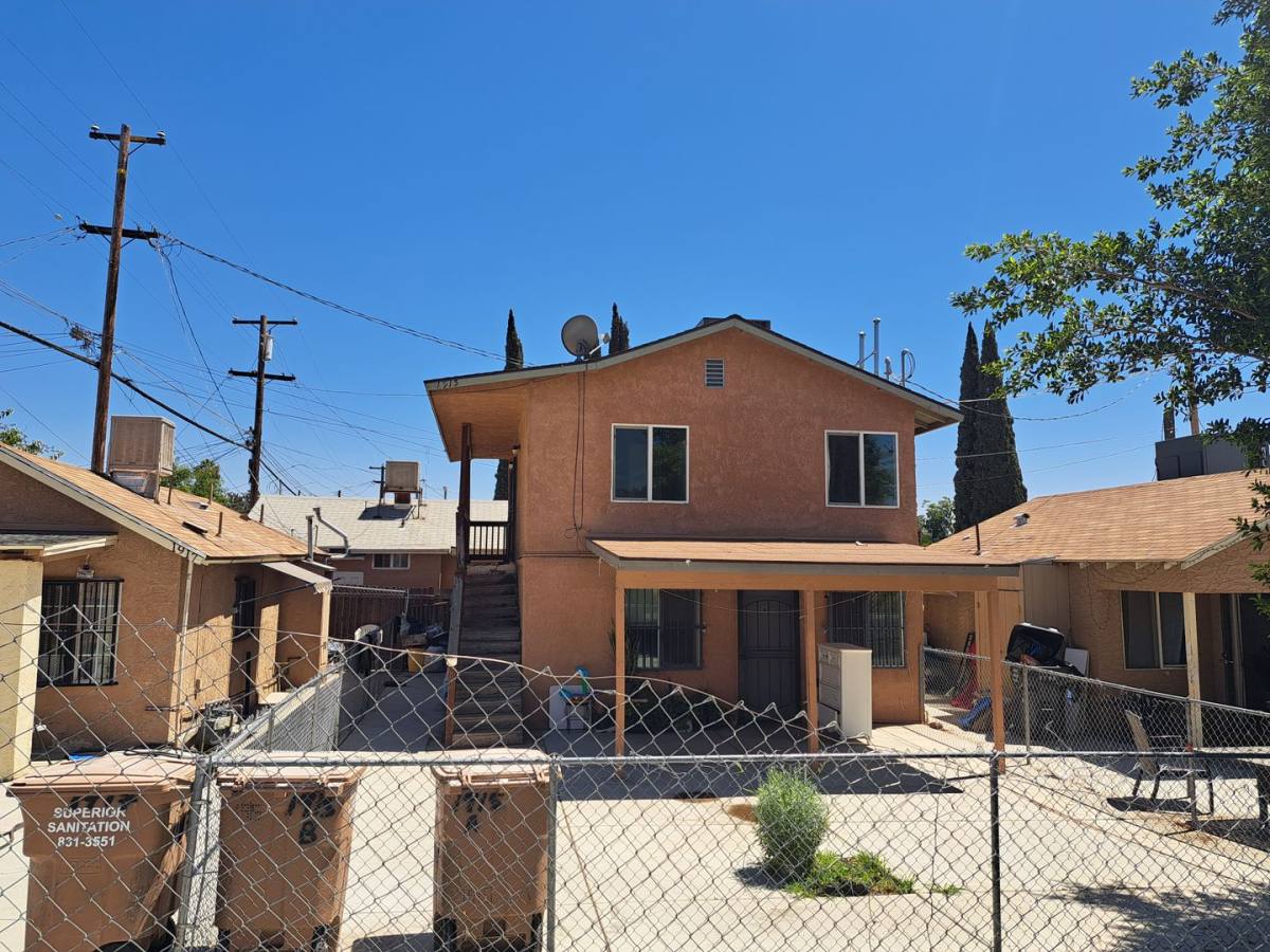 Apartment for rent at 1915 Robinson St A-B, Bakersfield, CA 93305