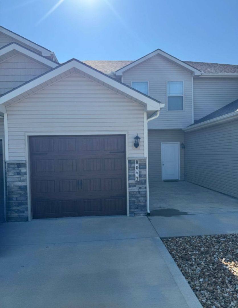 Townhouse for rent at 8042 SW 4th St, Blue Springs, MO 64014