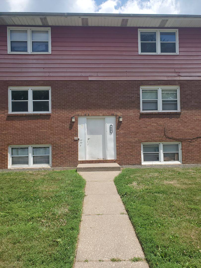 Apartment for rent at 620 W 63rd St, Davenport, IA 52806