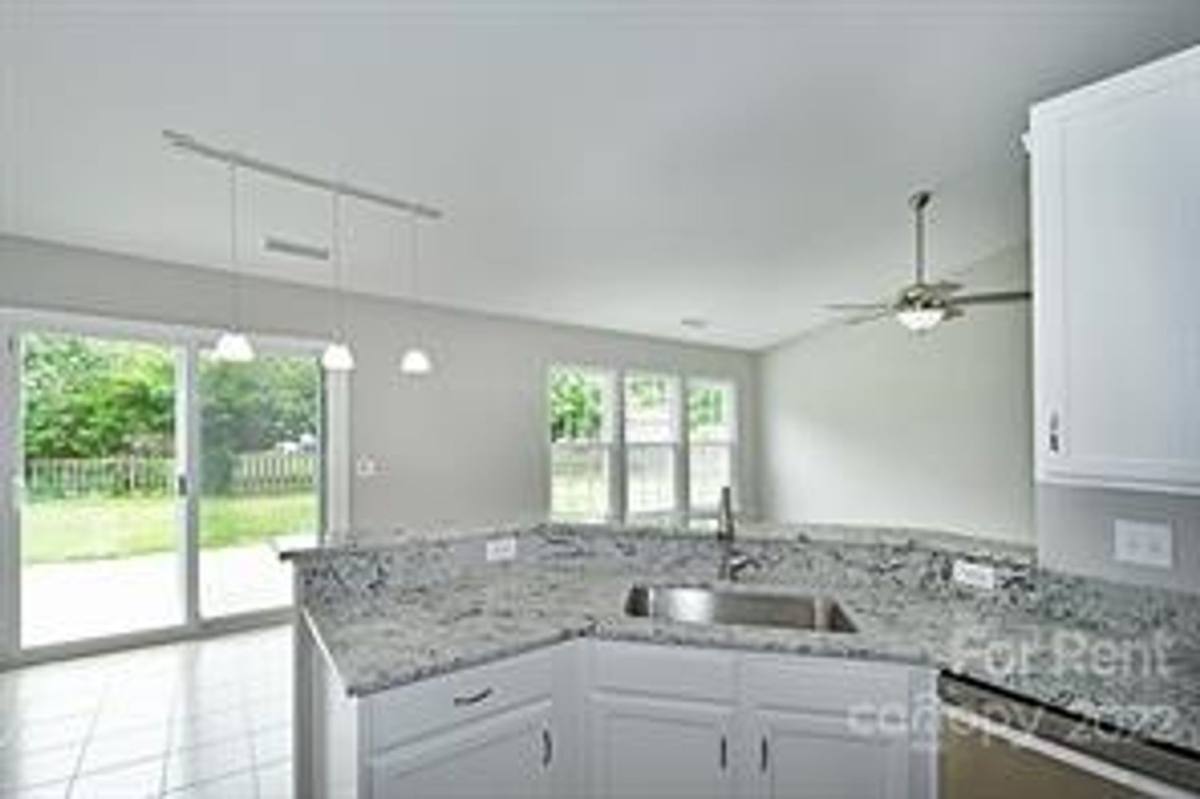 House for rent at 129 Bosburg Dr, Mooresville, NC 28115