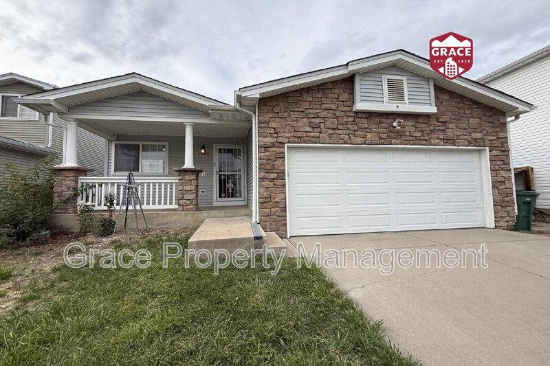 House for rent at 19859 E Montview Dr, Aurora, CO 80011