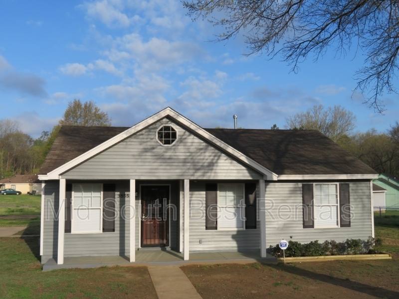 House for rent at 3855 Windermere Dr, Memphis, TN 38128