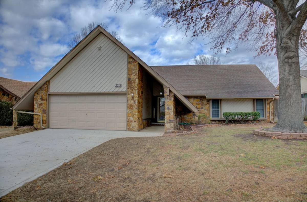 House for rent at 2321 W Louisville St, Broken Arrow, OK 74012