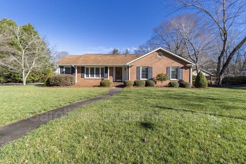 House for rent at 6618 Castlegate Dr, Charlotte, NC 28226
