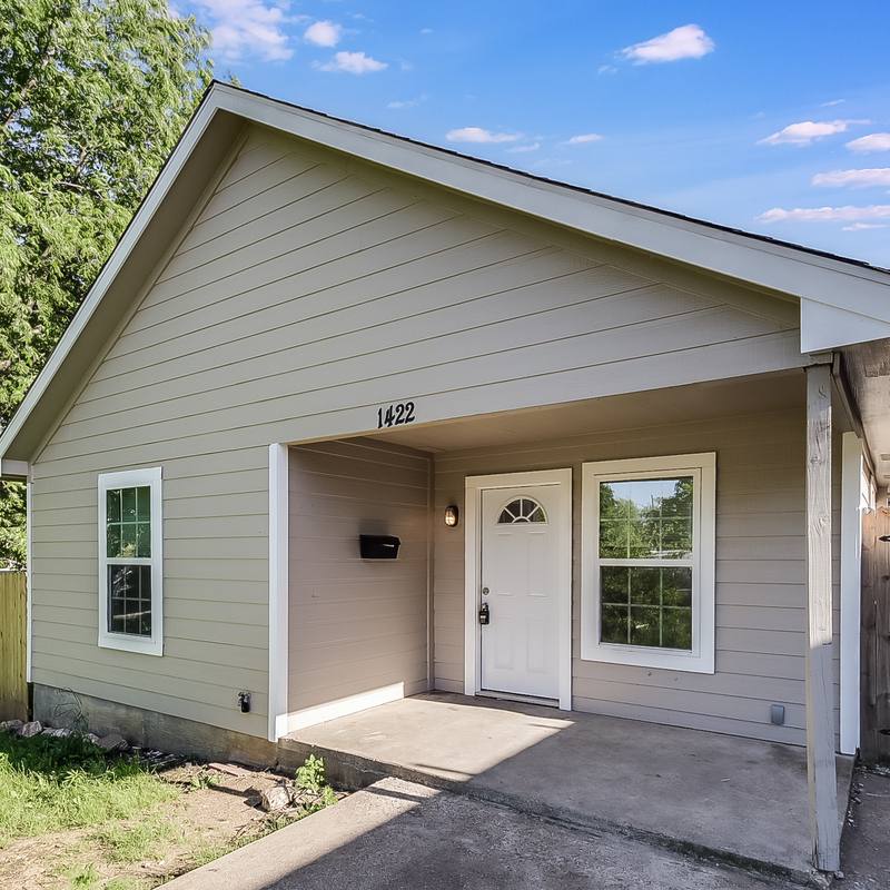 House for rent at 1422 Georgia Ave, Dallas, TX 75216