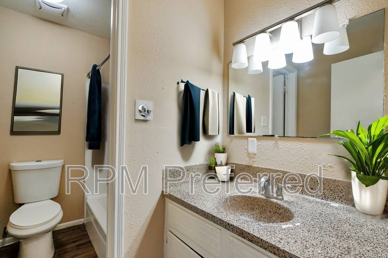 Apartment for rent at 427 Hollyvale Dr #1, Houston, TX 77060