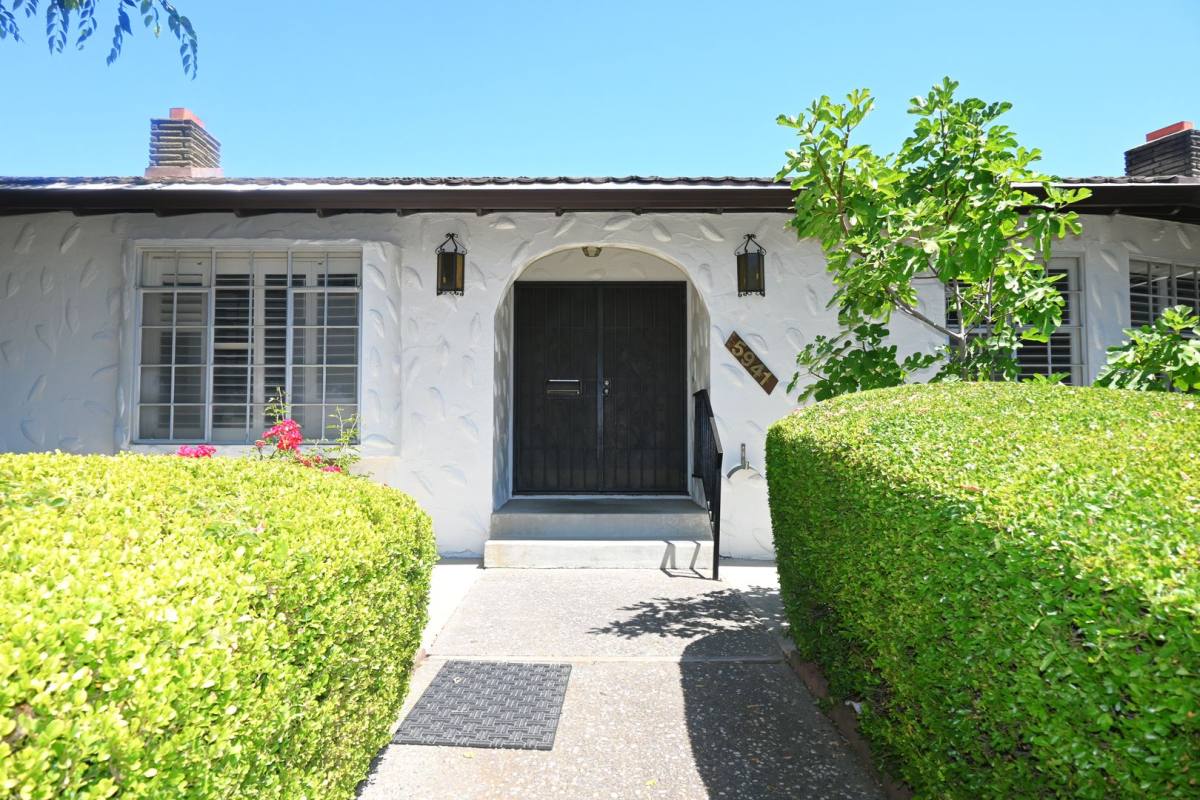 House for rent at 5941 S Land Park Dr, Sacramento, CA 95822