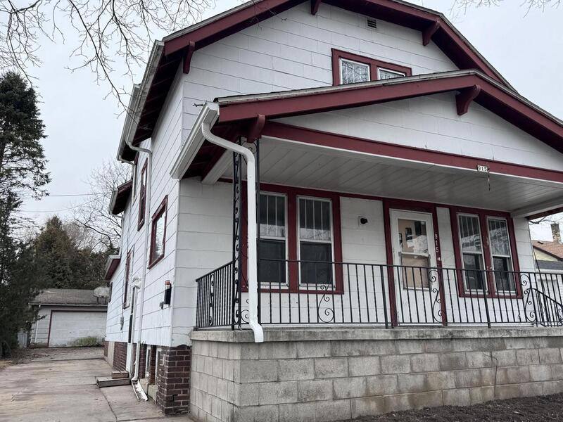 Apartment for rent at 915 Columbus St, Manitowoc, WI 54220