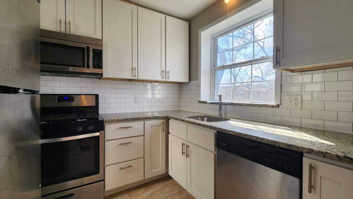 Apartment for rent at 7752 Kingsbury Blvd, Saint Louis, MO 63105