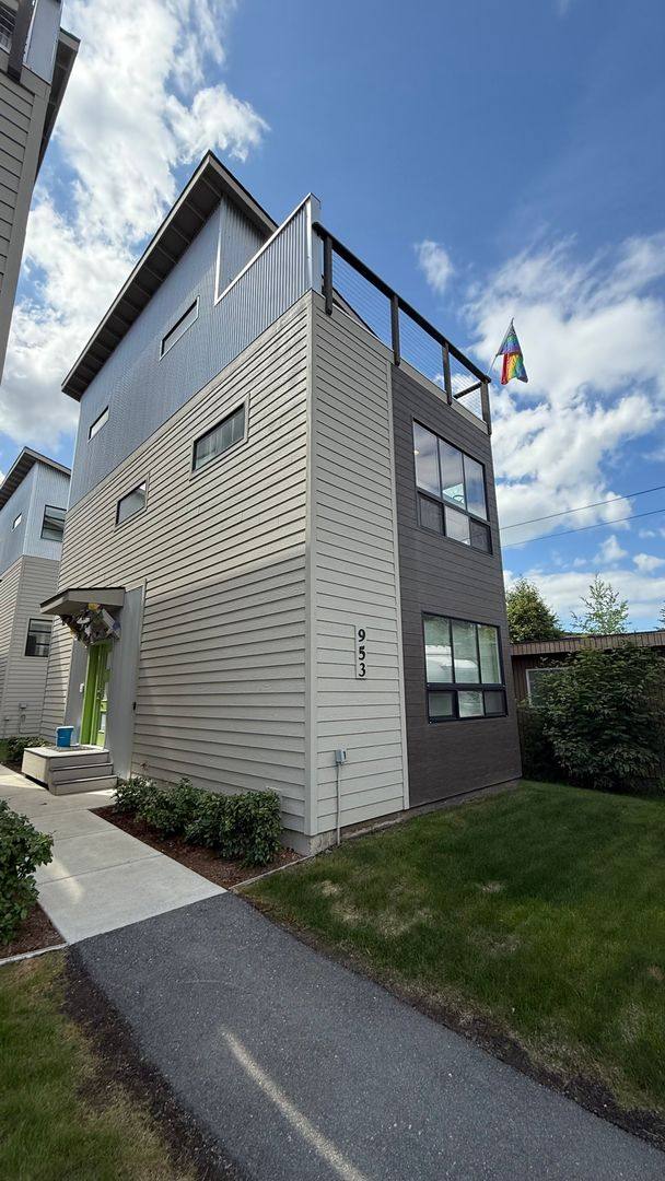 Townhouse for rent at 953 W 12th Ave, Anchorage, AK 99501