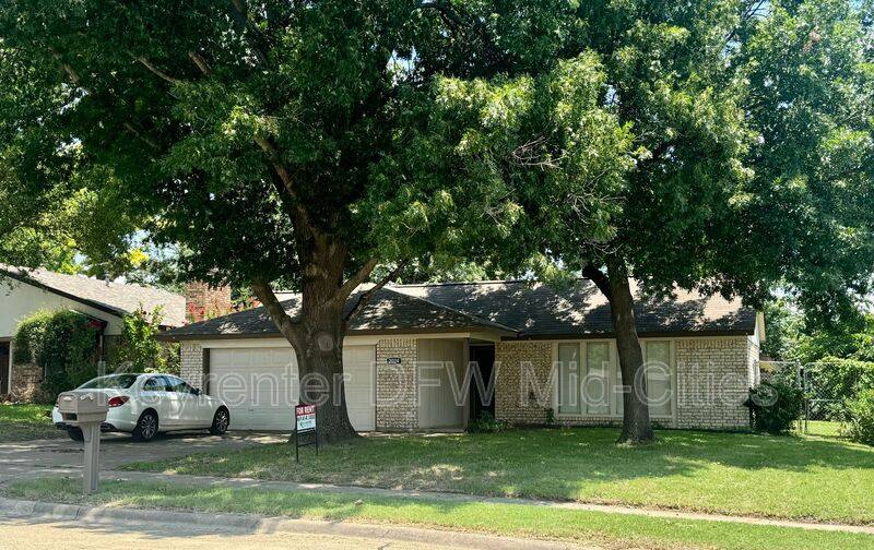 House for rent at 2024 Robinson St, Irving, TX 75060