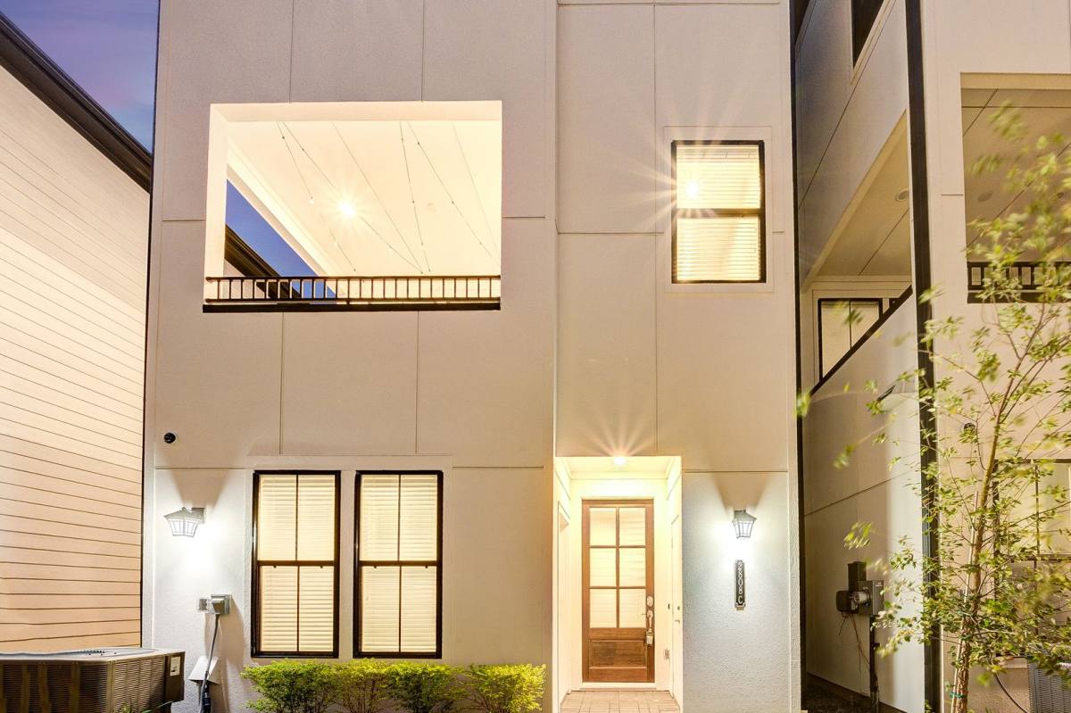 Townhouse for rent at 2808 Grand Fountains Dr, Houston, TX 77054