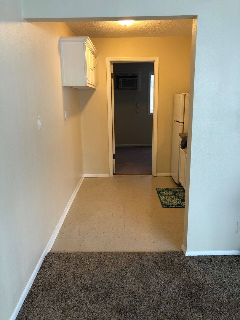 Apartment for rent at 1420-1422 Oakland Rd NE, Cedar Rapids, IA 52402