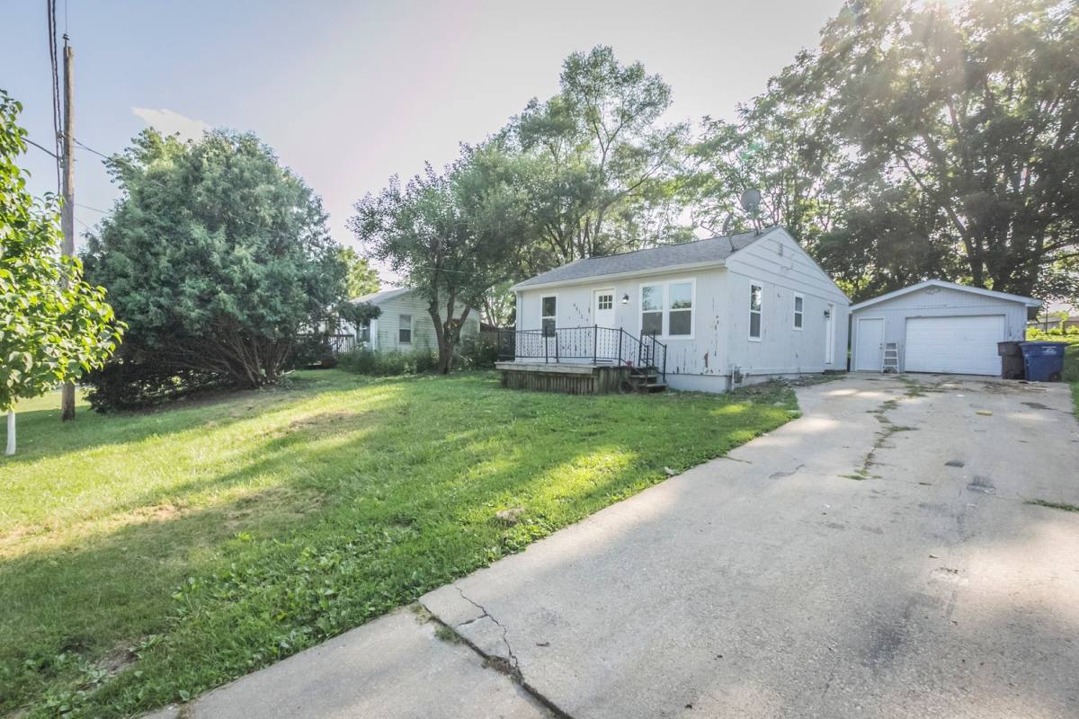 House for rent at 4912 SW 13th St, Des Moines, IA 50315