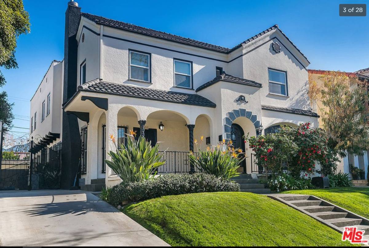Apartment for rent at 216 218 S Orange Dr, Los Angeles, CA 90036