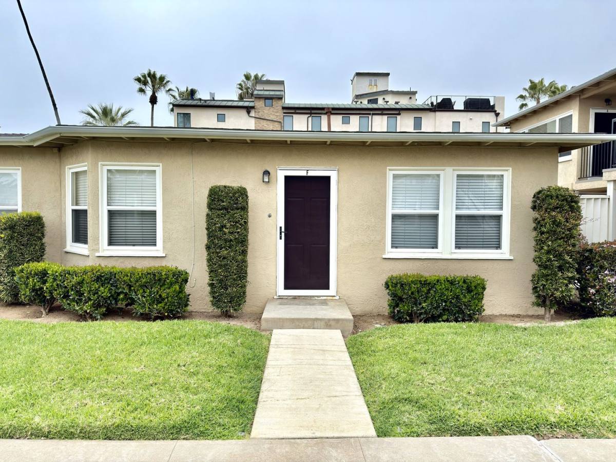 Townhouse for rent at 716 N Pacific St #F, Oceanside, CA 92054