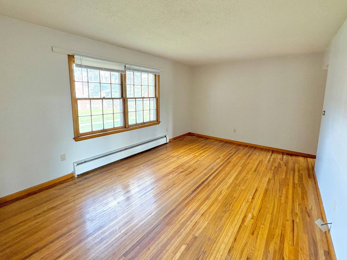 Apartment for rent at 905 W Benton St, Iowa City, IA 52246