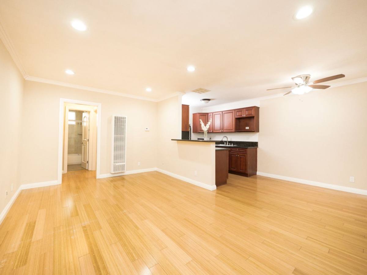 Apartment for rent at 3930 Inglewood Blvd, Los Angeles, CA 90066