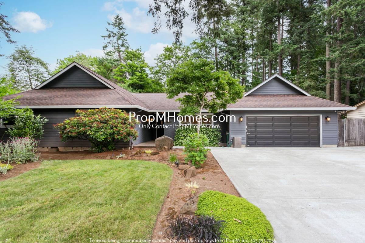 House for rent at 17944 Tualata Ave, Lake Oswego, OR 97035