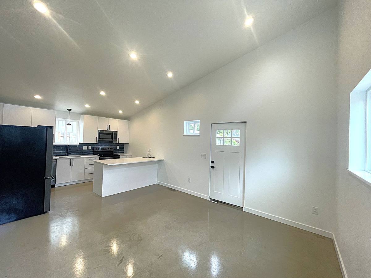 House for rent at 4038 SE 76th Ave #B, Portland, OR 97206