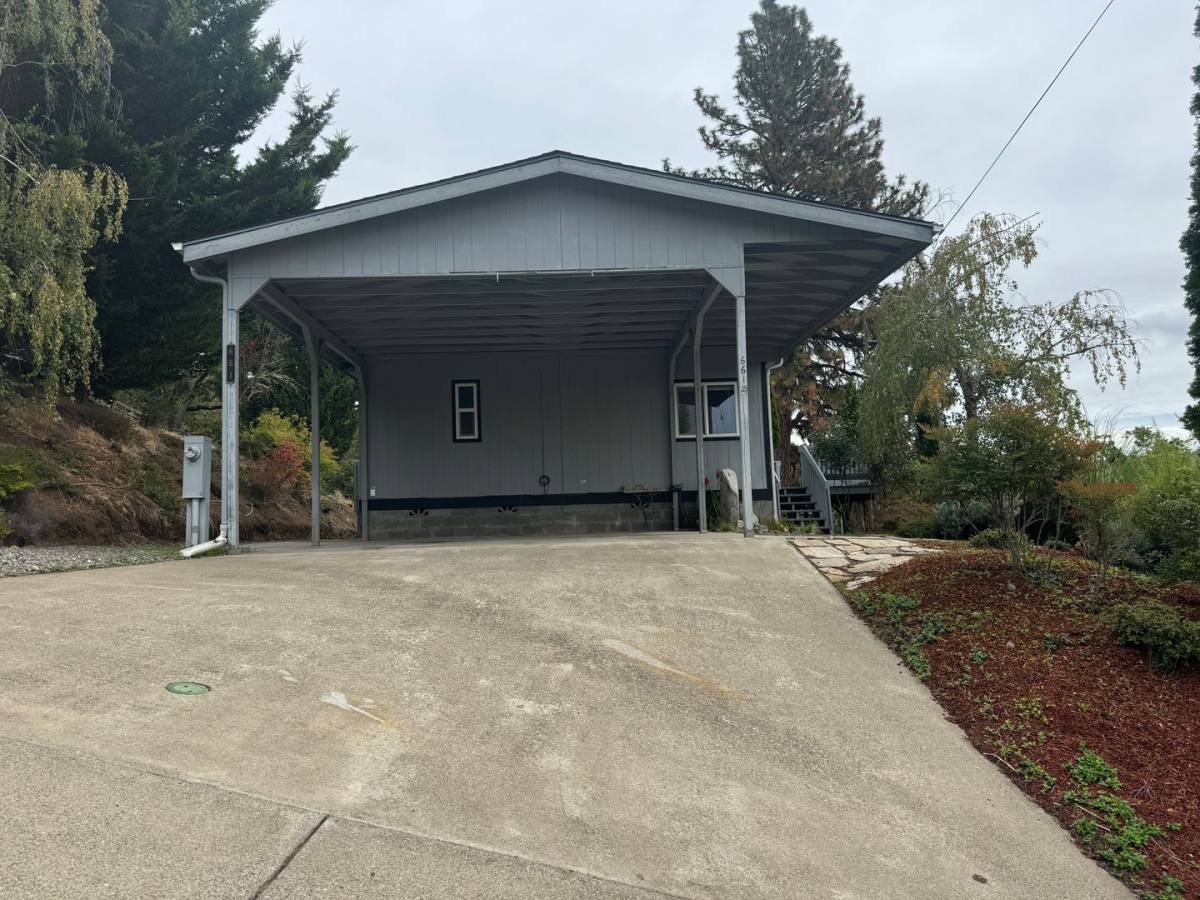 House for rent at 661 NE Ventura St, Roseburg, OR 97470