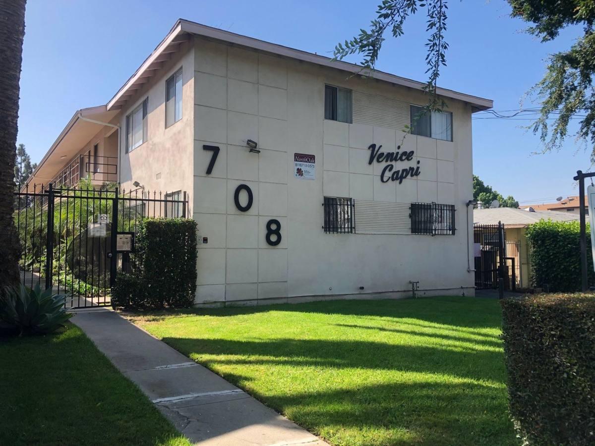 Apartment for rent at 708 Venice Way, Inglewood, CA 90302