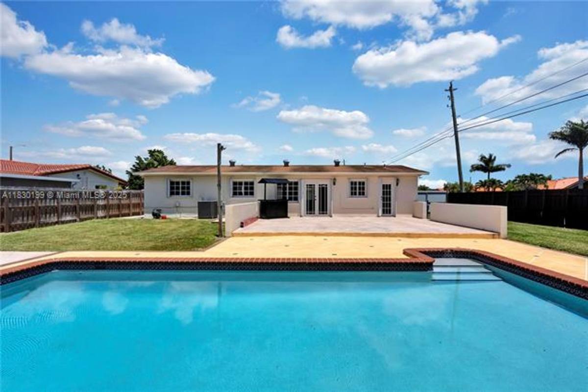 House for rent at 10700 SW 63rd St, Miami, FL 33173