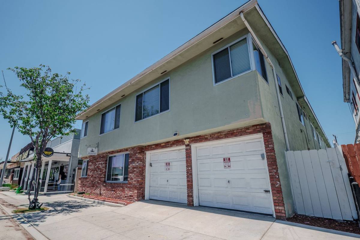Apartment for rent at 1037 E 4th St, Long Beach, CA 90802