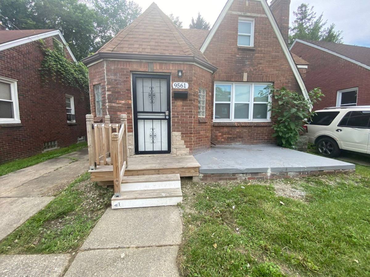 House for rent at 9561 Grandmont Ave, Detroit, MI 48227