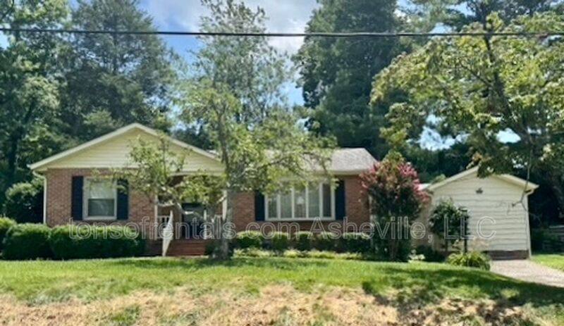 House for rent at 900 Hebron Rd, Hendersonville, NC 28739