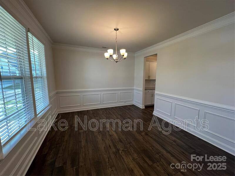 House for rent at 196 Longleaf Dr, Mooresville, NC 28117