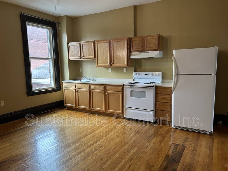 Apartment for rent at 3 Irving St #5, Worcester, MA 01609
