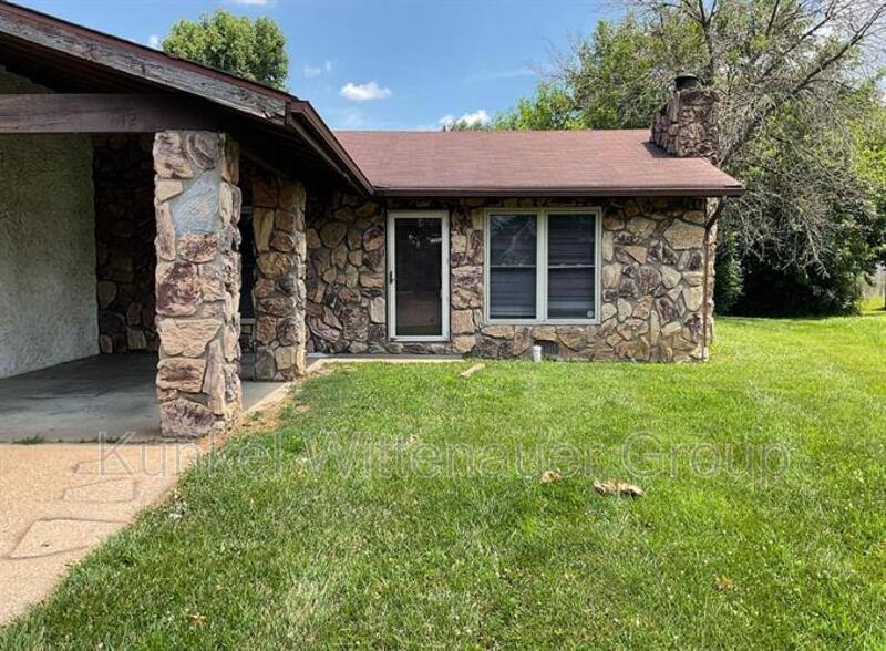 Apartment for rent at 612 Kane Court, Belleville, IL 62221