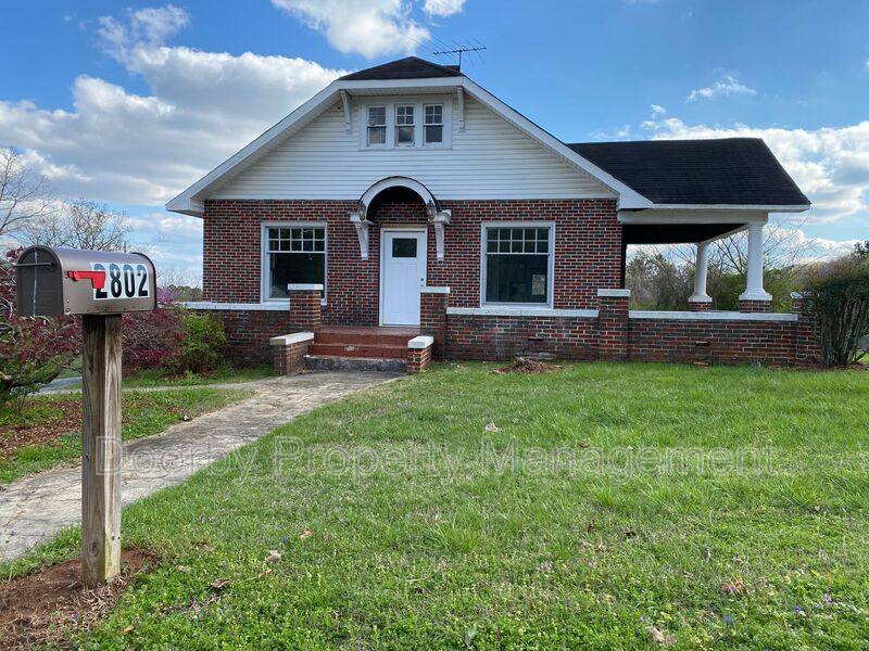 House for rent at 2802 Fairview Dr, Chattanooga, TN 37406