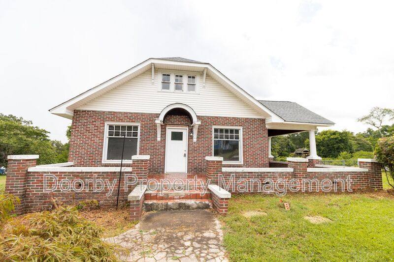 House for rent at 2802 Fairview Dr, Chattanooga, TN 37406