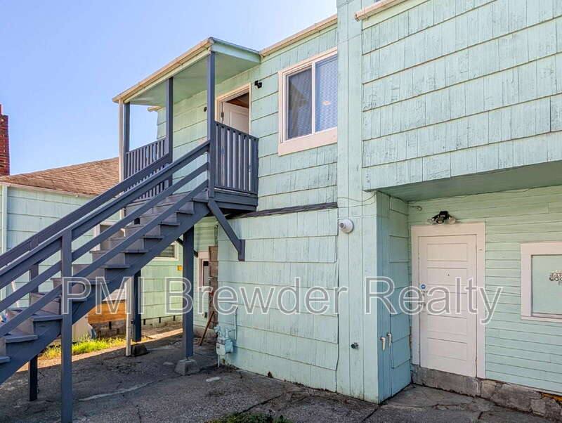 Apartment for rent at 2218 Hoyt Ave #B, Renton, WA 98057