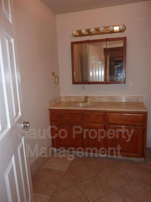 House for rent at 1041 NE 106th Ave, Portland, OR 97220