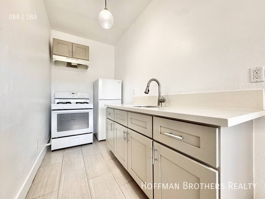 Apartment for rent at 5407 Sierra Vista Ave #305, Los Angeles, CA 90038