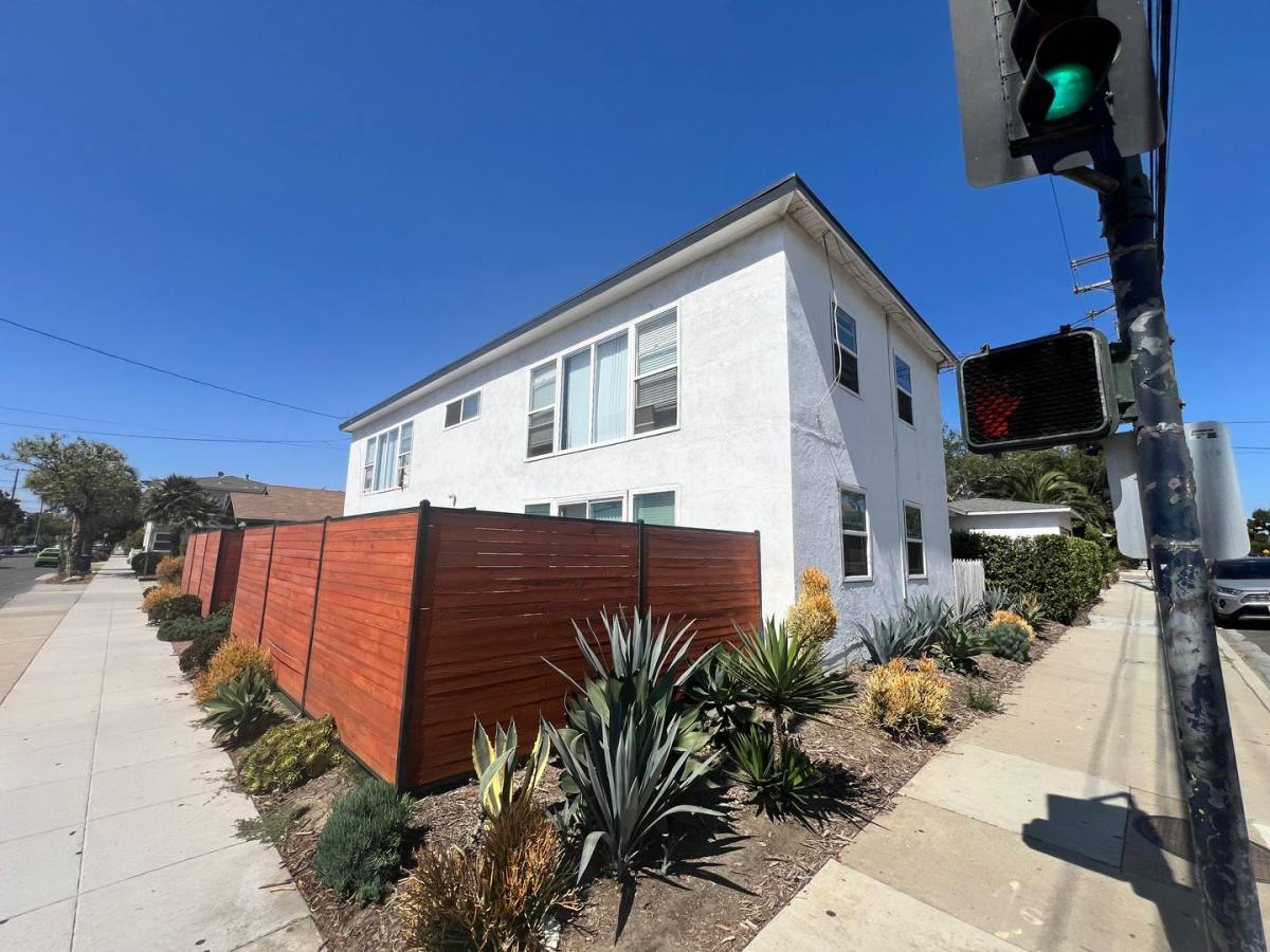 Apartment for rent at 1000 Ximeno Ave, Long Beach, CA 90804