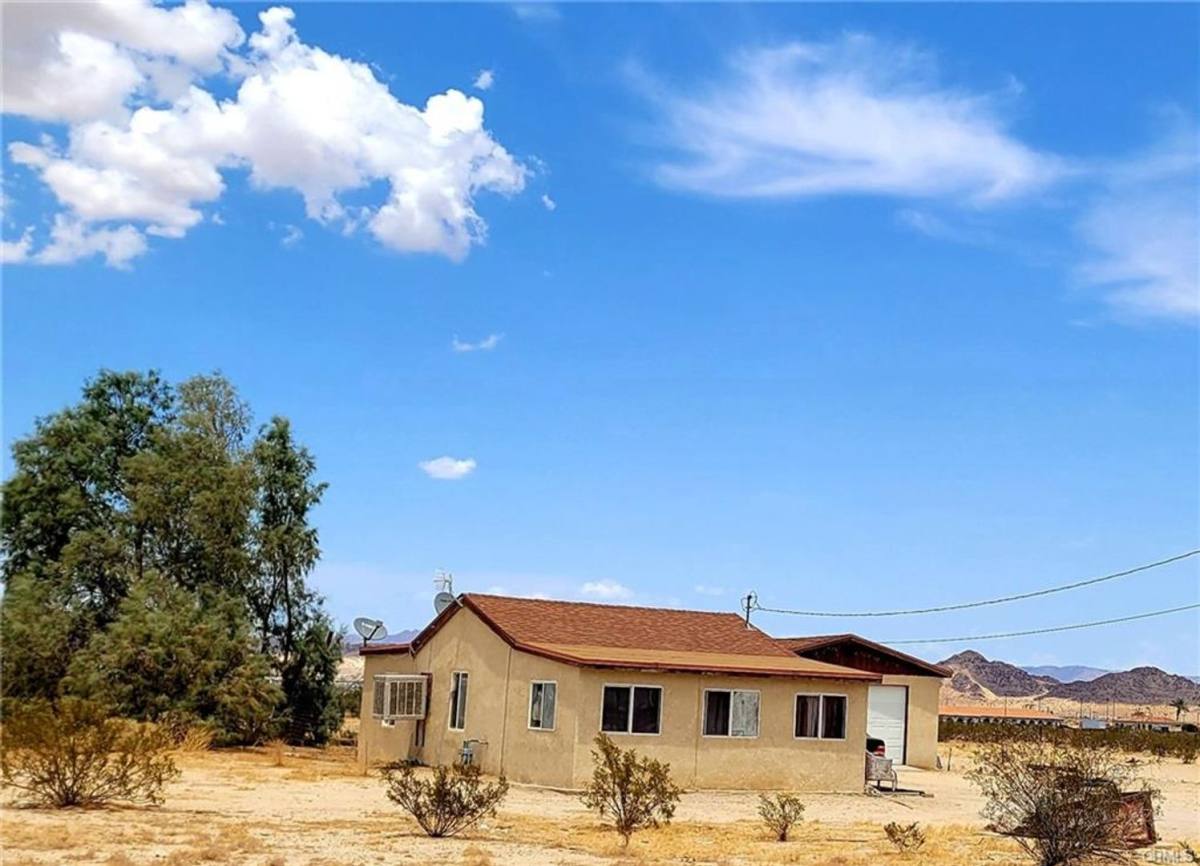 House for rent at 73542 Didsbury Dr, Twentynine Palms, CA 92277