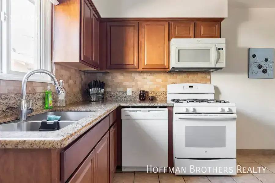 Apartment for rent at 12415 1 2 Chandler Blvd #A, Valley Village, CA 91607