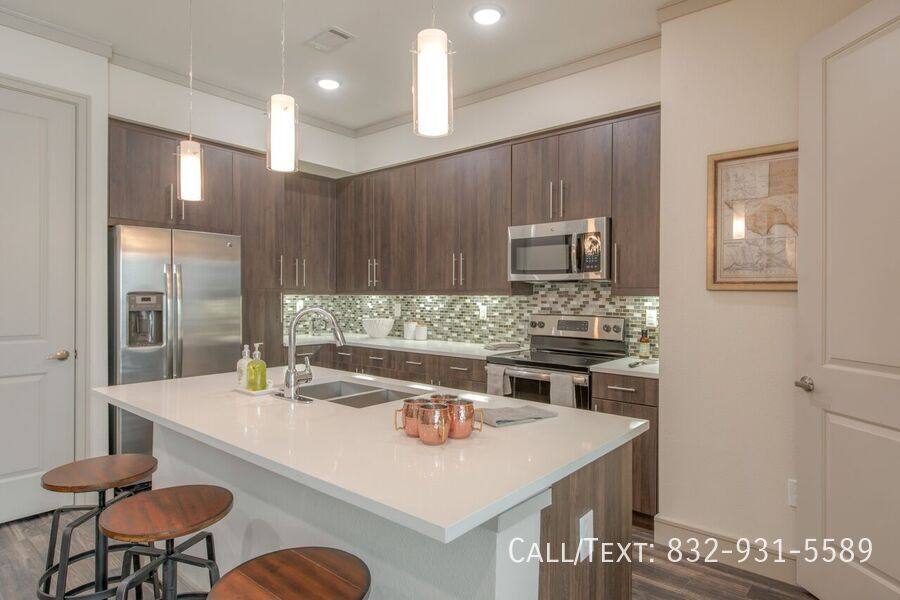 Apartment for rent at 2301 Chenevert St #THD2, Houston, TX 77003