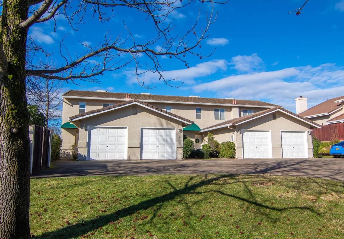 Townhouse for rent at 1148 Burton Dr, Redding, CA 96003