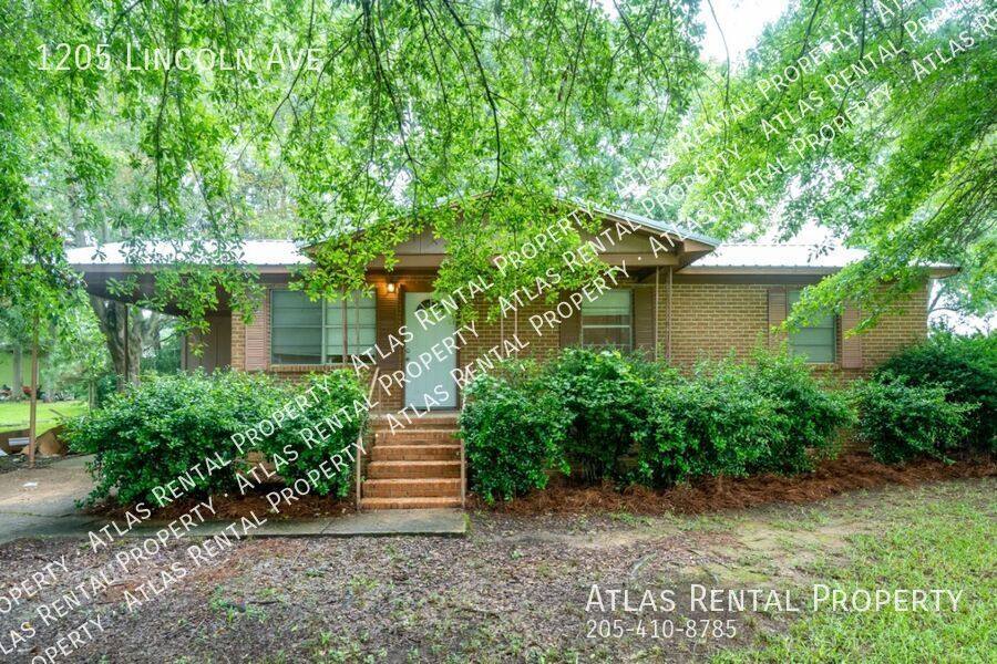 House for rent at 1205 Lincoln Ave, Talladega, AL 35160