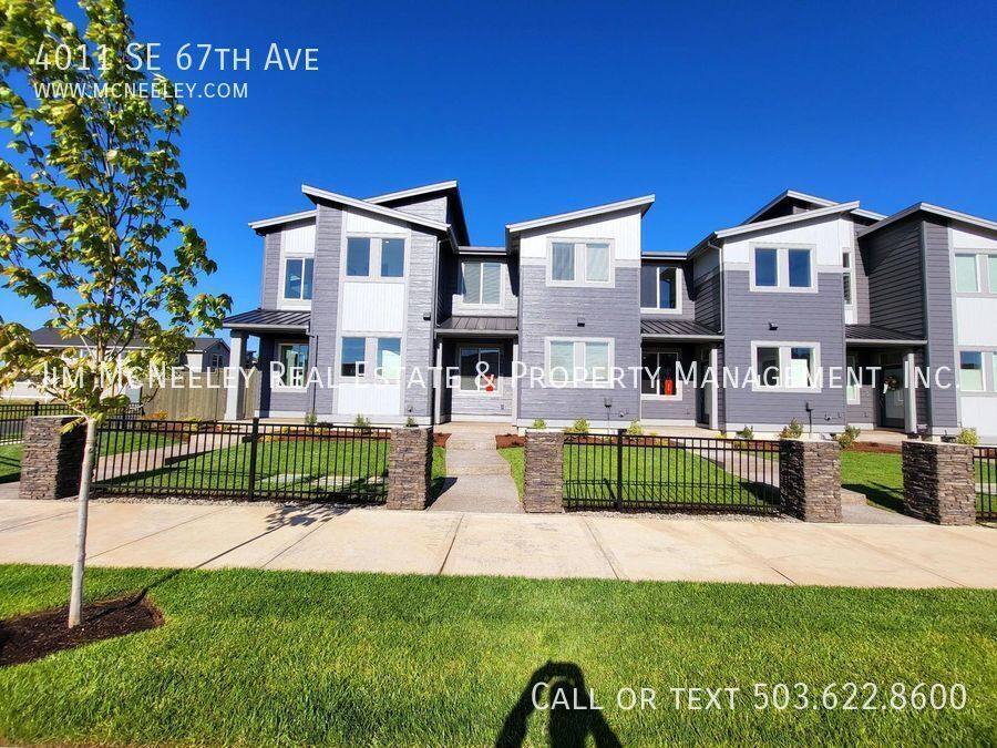 Townhouse for rent at 4011 SE 67th Ave, Hillsboro, OR 97123