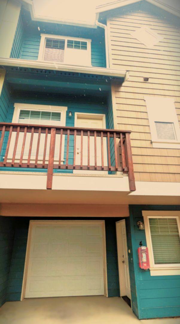 Townhouse for rent at 4026 S Pine St #4, Tacoma, WA 98409