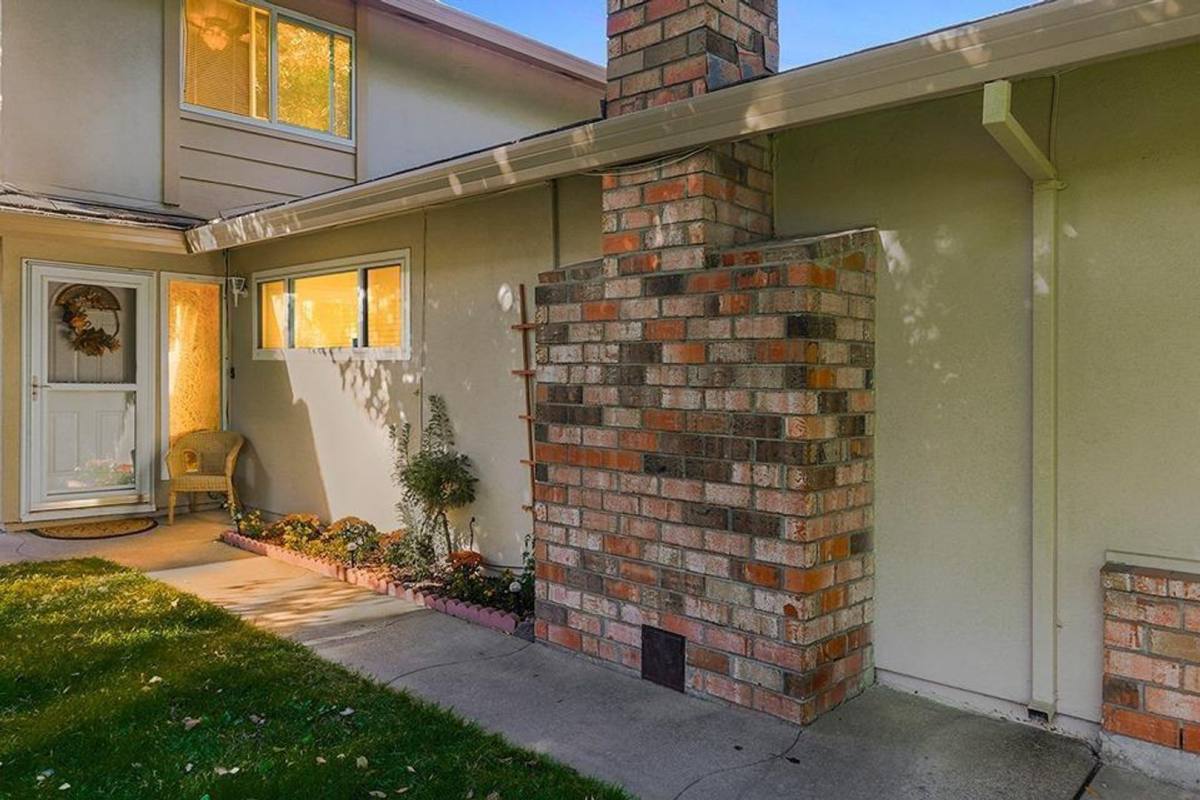 Townhouse for rent at 5137 Connecticut Dr #2, Sacramento, CA 95841